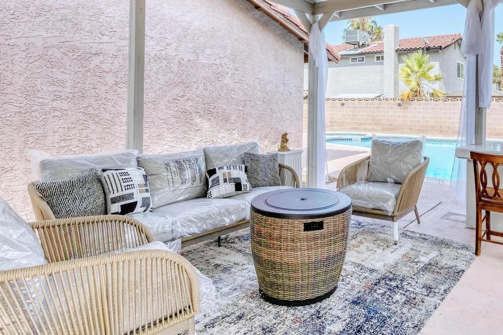 Vacation Home In Vegas W Pool 2 Mile To Strip Las Vegas